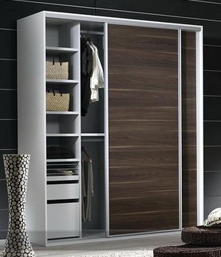 Dressing modern cu uși glisante